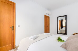 3 bedrooms, iron/ironing board, travel cot, free WiFi - YourHouse Can Soler, house with terrace near the sea (Can Picafort)