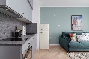 Fridge, microwave, oven, stovetop