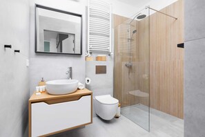 Ducha, secador de pelo y toallas