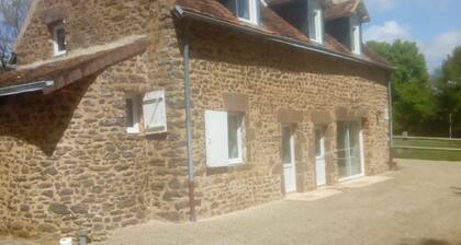 Country house with independent batisse