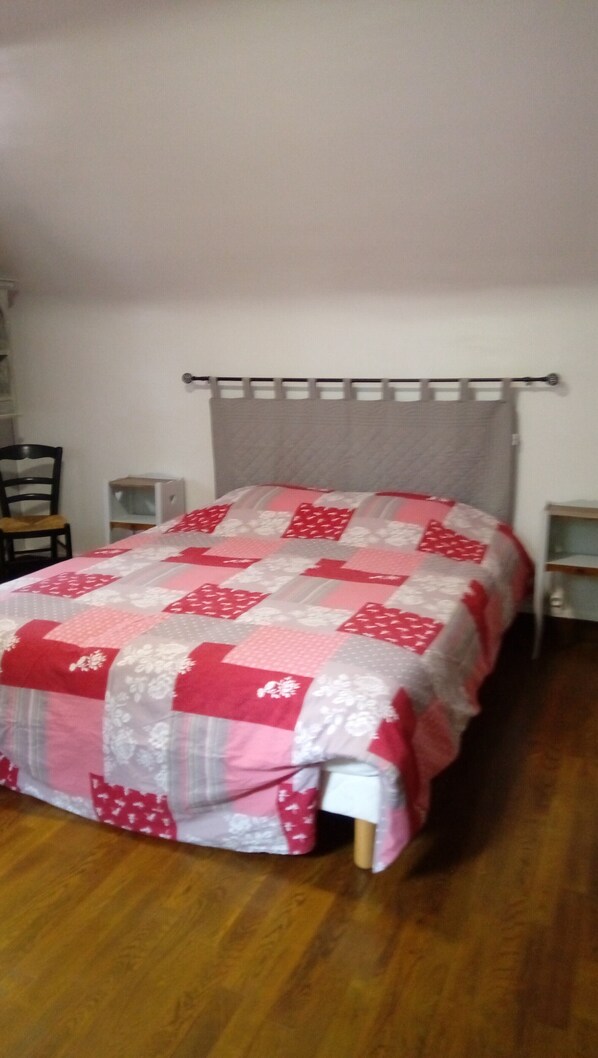 3 chambres, fer et planche à repasser, lit de bébé portatif, Wi-Fi