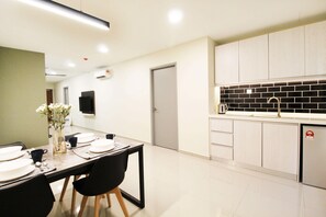 Deluxe-Suite, 2 Schlafzimmer | Esszimmer