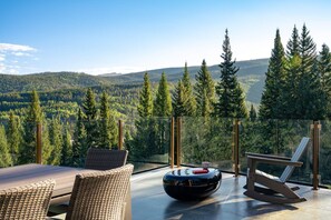 Outdoor dining - Trestle House | Ski Out Your Back Door | WP's Most Stunning Home INSTAGRAM FAMOUS! (Winter Park)