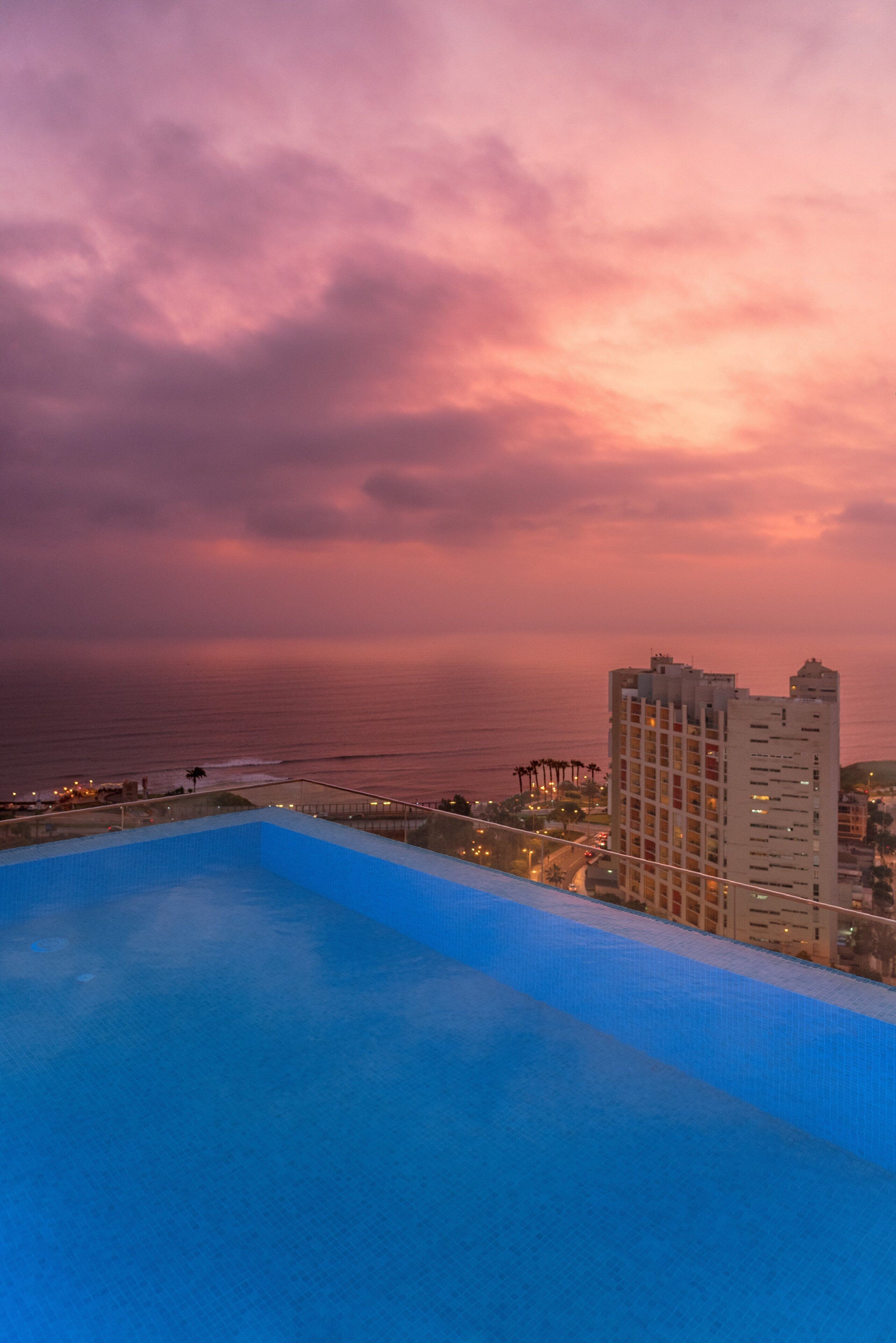 Una piscina al aire libre (de 08:00 a 17:00), tumbonas