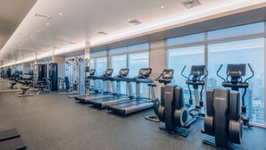 A modern gym with treadmills, elliptical machines, and weightlifting equipment. - Souma Hotel, Vignette Collection by IHG (Lima)