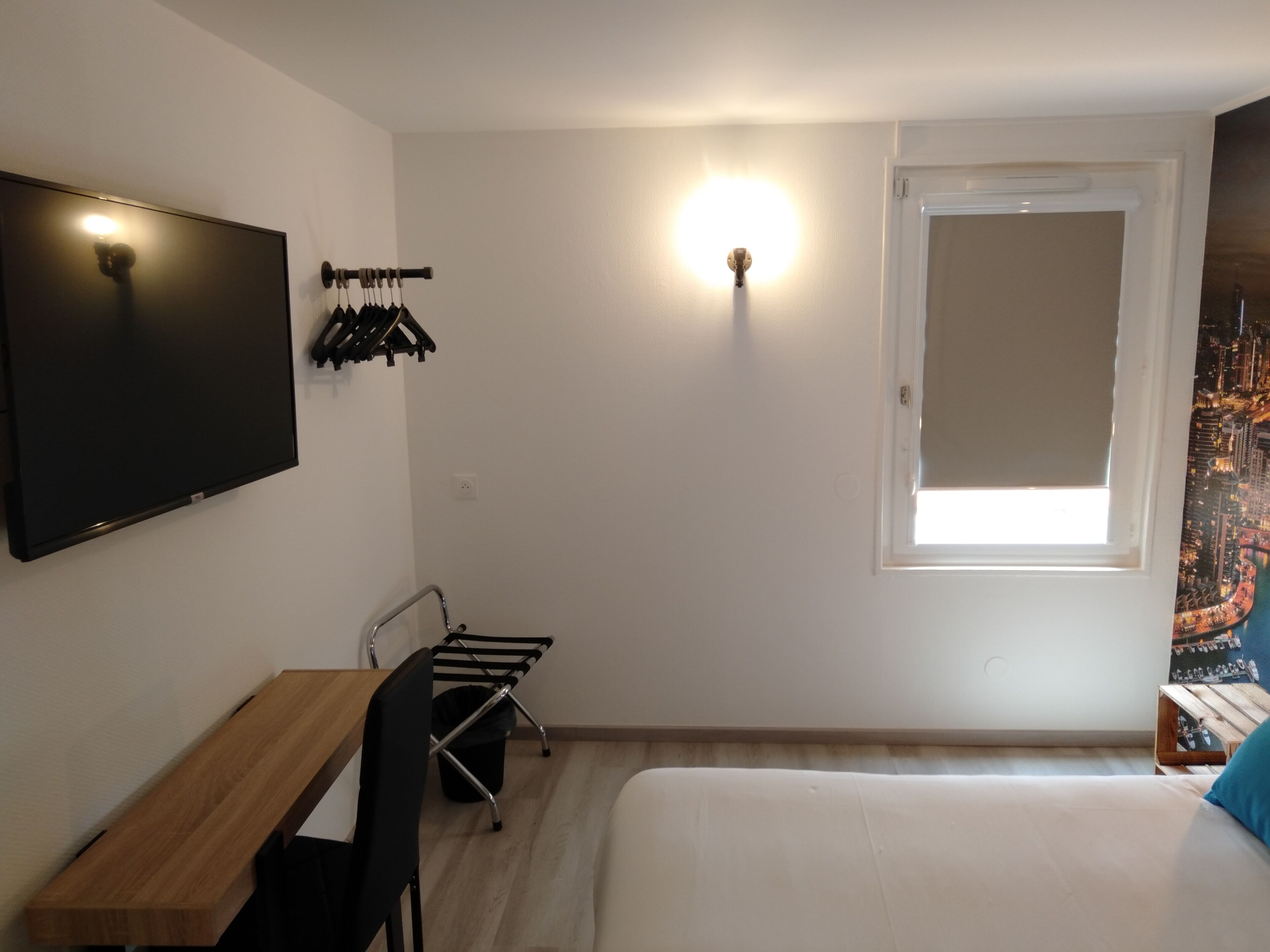 city room | premium bedding, individually decorated, free wifi, bed sheets