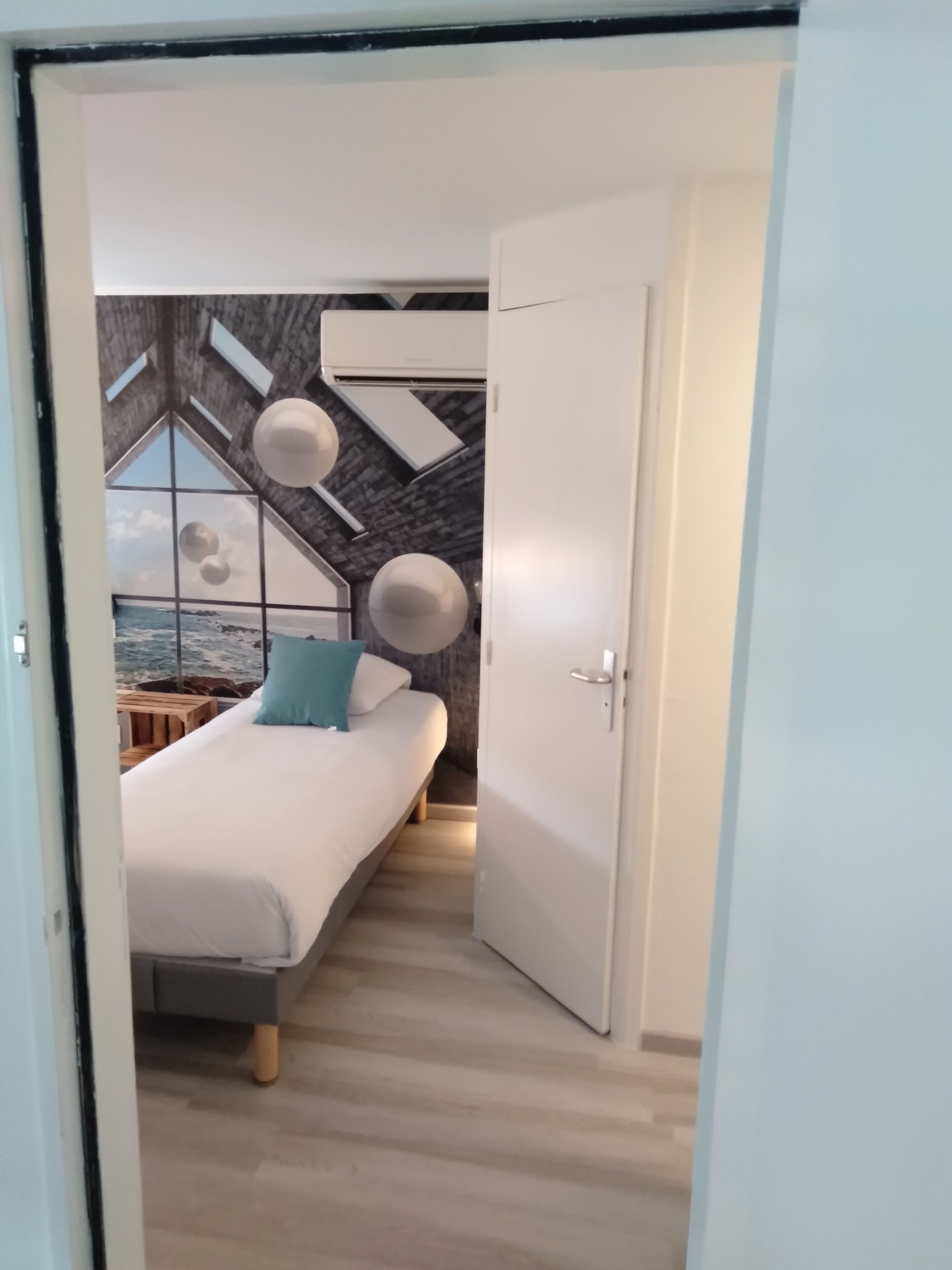 city room | premium bedding, individually decorated, free wifi, bed sheets