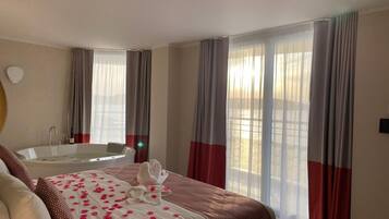 Suite, hidromasaje, vista al mar | Ropa de cama de alta calidad y minibar