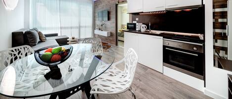 تلفزيون ذكي، برامج وأفلام نتفليكس، خدمات بث، مكتبة فيديو