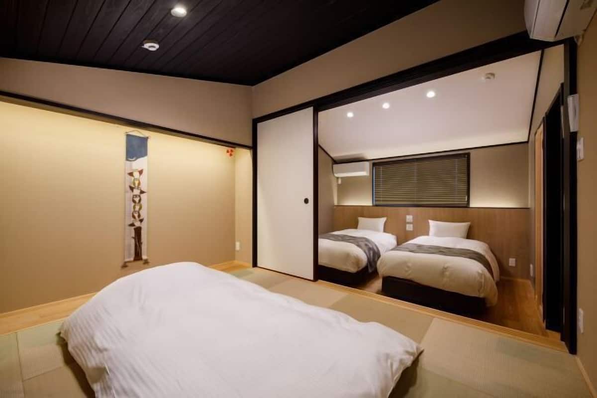 2 habitaciones, edredón y camas con pillow-top