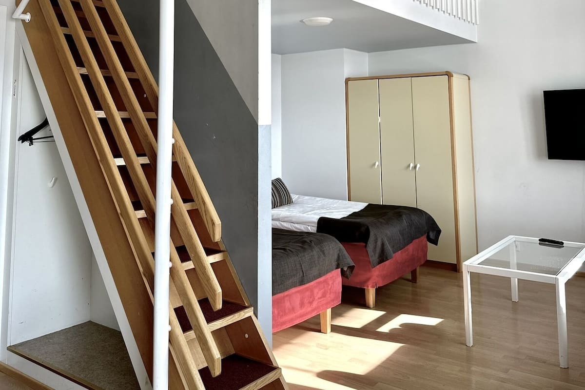 Habitación cuádruple económica, en edificio anexo | 1 dormitorio, caja fuerte, sistema de insonorización