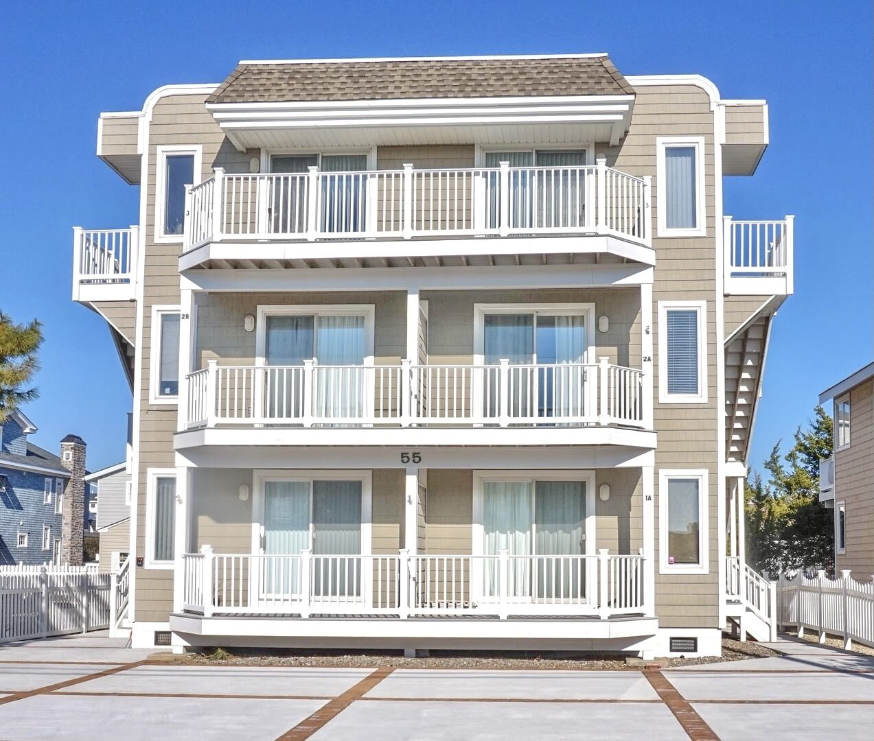 PARK YOUR CAR FOR THE WEEK!  1/2 block from the beach and within walking distance to town