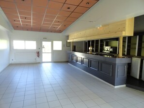 Desayuno a la carta diario (EUR 11 por persona)