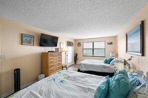 3 slaapkamers, een strijkplank/strijkijzer, gratis wifi, beddengoed