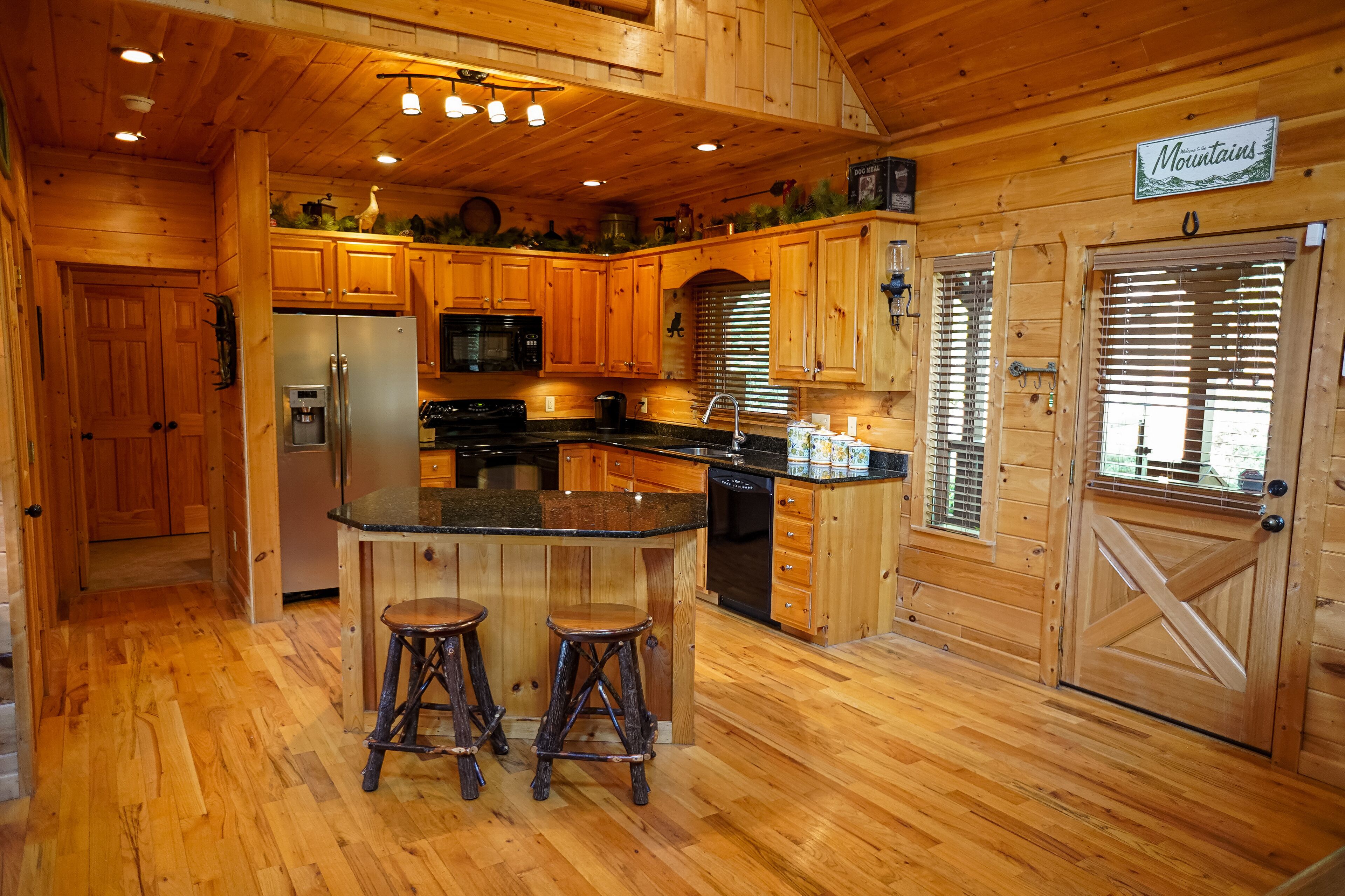 Amazing Panoramic Views, Video Tour, Hot Tub, 10 mins to Blue Ridge!