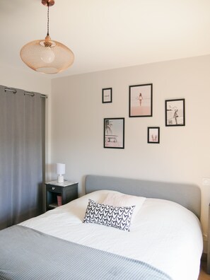 3 habitaciones, tabla de planchar con plancha, cuna de viaje y wifi 