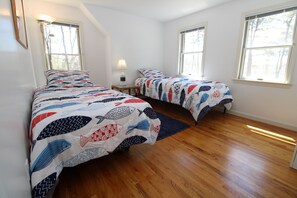 4 bedrooms, iron/ironing board, Internet
