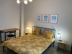 3 bedrooms, iron/ironing board, free WiFi, bed sheets - Everyone has their vacation!!  (Menton)