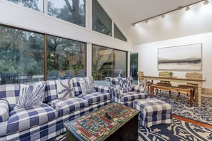 Interior - 12 Dewberry: Elegant Greenwood Forest Home, Sleeps 8,Free Bikes, Pool, Tennis (Hilton Head Island)