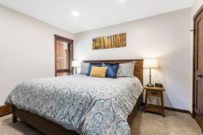 2 多间卧室、免费 WiFi、床单