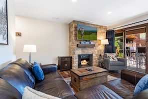 Télévision, cheminée