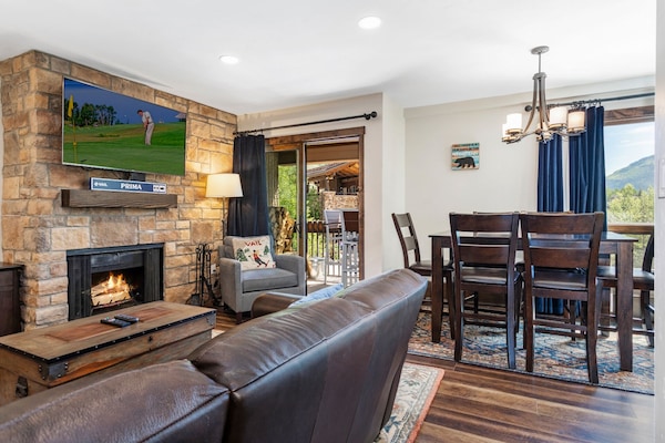 Living room/dining area