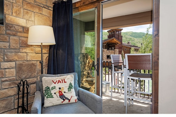 Télévision, cheminée