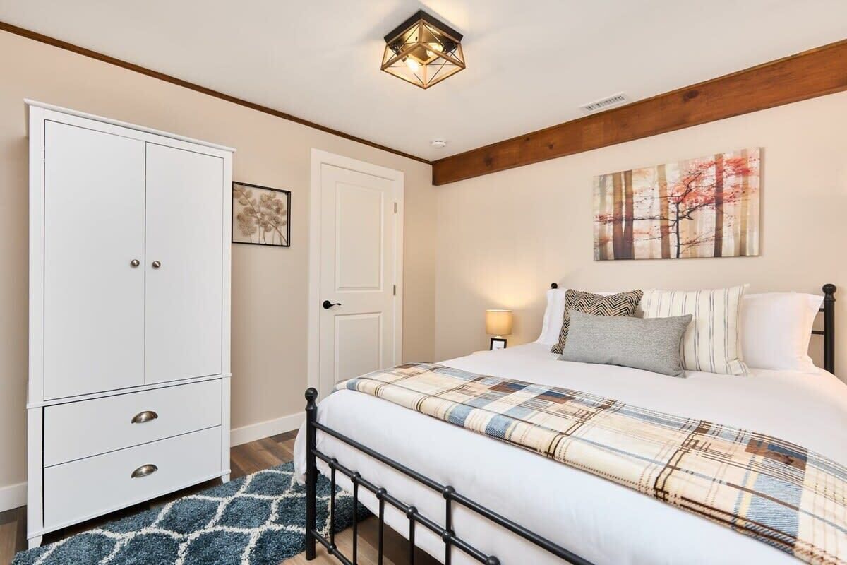 2 habitaciones, tabla de planchar con plancha, wifi y ropa de cama 