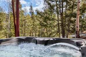 Outdoor spa tub - Private Mountain Cabin w/ Hot Tub + Forest Views (Divide)