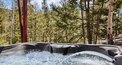 Private Mountain Cabin w/ Hot Tub + Forest Views