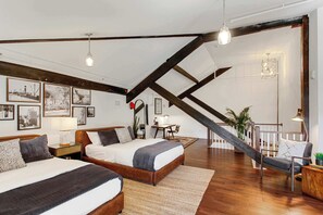 4 bedrooms, desk, iron/ironing board, travel cot - 4BR Restored Condo | Downtown Savannah Nightlife (Savannah)