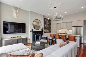 Una Smart TV, una oficina