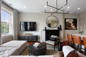 Smart TV, offices - Re-designed Historic 1800’s Home (Savannah)