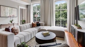 Smart TV, offices - Re-designed Historic 1800’s Home (Savannah)