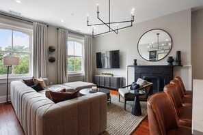 Smart TV, offices - Re-designed Historic 1800’s Home (Savannah)