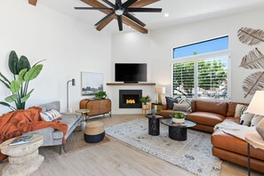 Smart-TV, Tischfußball, Tischtennisplatte