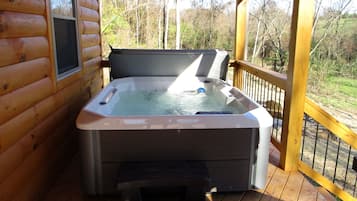 Bañera de hidromasaje al aire libre