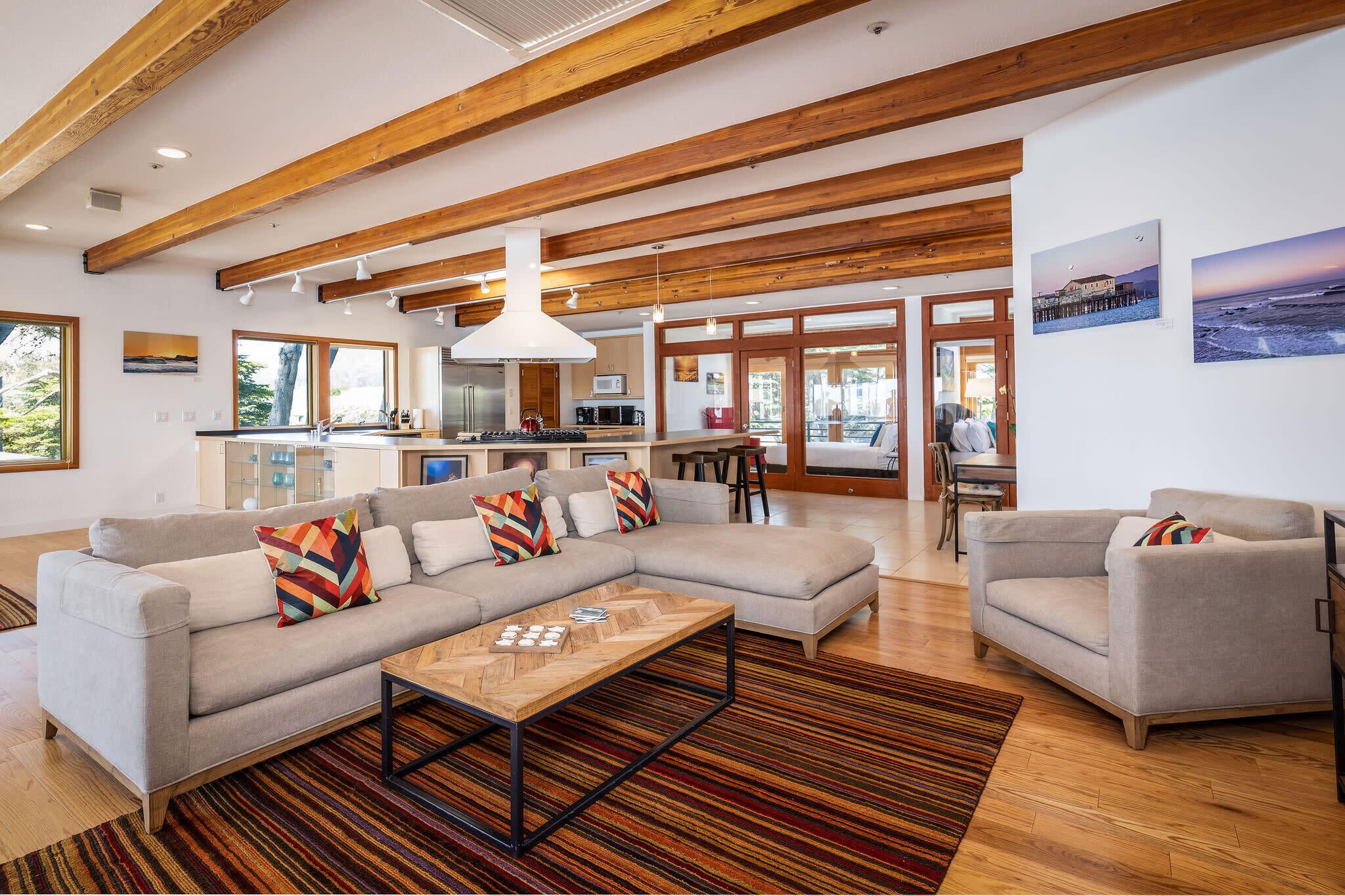 Luxury Beachfront Penthouse / Walk to the Beach, Restaurants, Entertainment