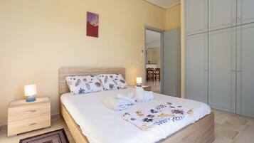 2 bedrooms, travel crib, WiFi, bed sheets