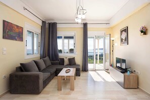 TV, offices - Koroni Seaview Retreat - Summer Cosy Nest (Koroni)