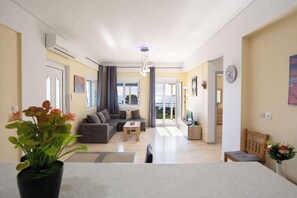 TV, offices - Koroni Seaview Retreat - Summer Cosy Nest (Koroni)