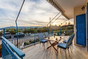 Outdoor dining - Koroni Seaview Retreat - Summer Cosy Nest (Koroni)