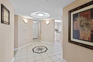 Condo, 3 chambres | Intérieur