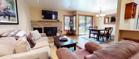 Condo, 1 Bedroom | Living room