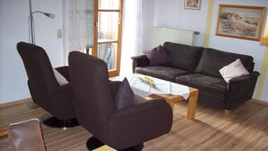 TV, stereo - Comfort apartment Schönblick for 5 pers. with great view & view of the Silberberg (Bodenmais)