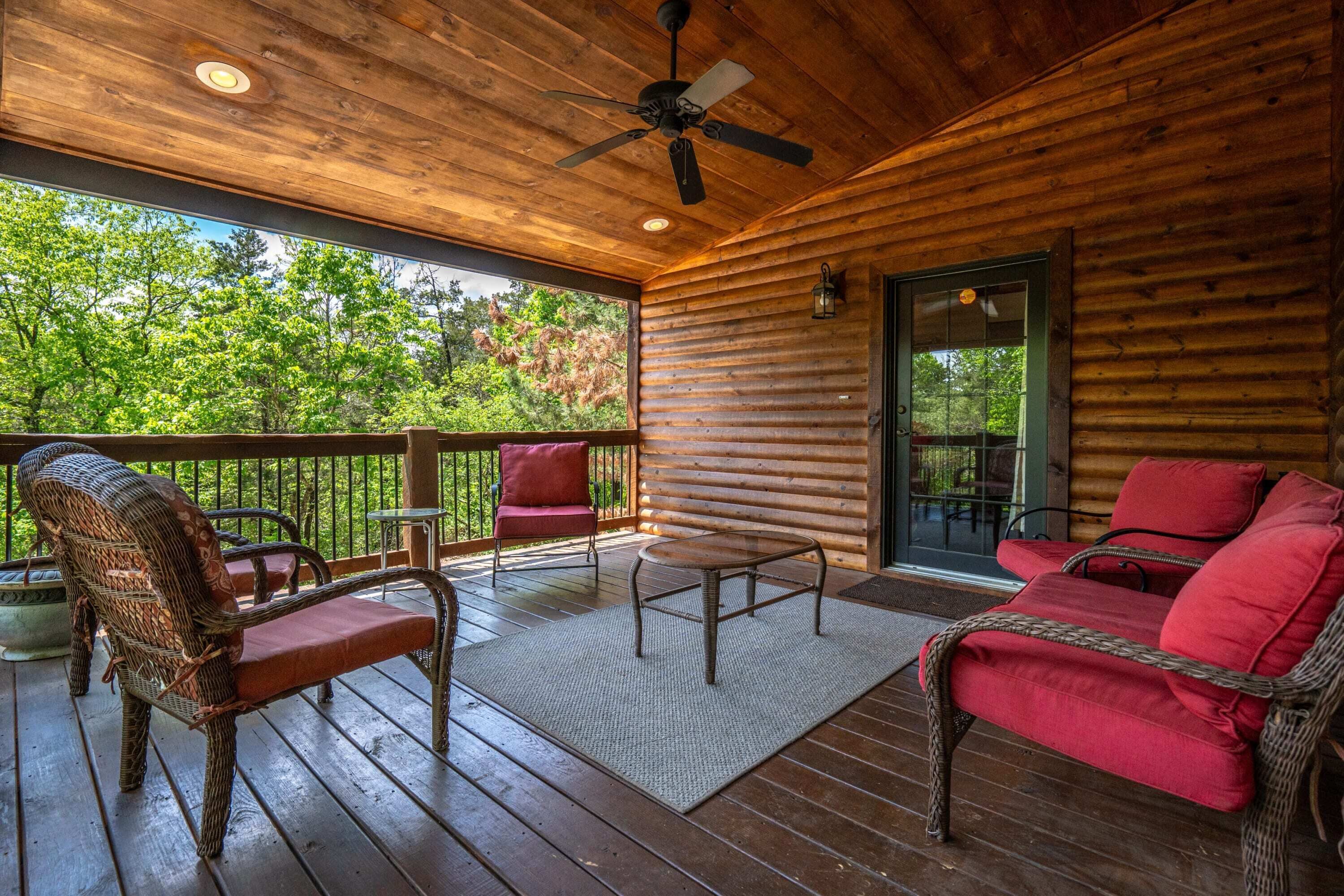Secluded Cabin in Woods! Close to Branson Landing