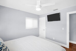 3 bedrooms, desk, iron/ironing board, travel cot