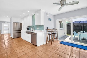 Unclassified image, 3 of 63, button