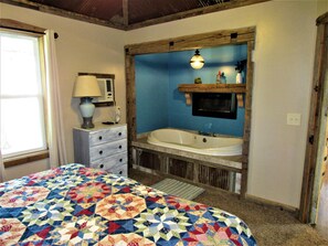 2 bedrooms, free WiFi, bed sheets - Cabin 3 at Kentucky Lake's Lynnhurst Family Resort (Murray)