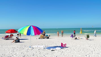 Beach nearby, sun-loungers, beach towels
